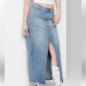 Women’s Denim Maxi Shirt.  Size.  12 r.  Color medium wash